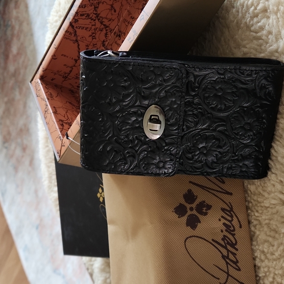 New IOB Patricia Nash Hand-tooled Black Leather Crossbody Bag 🖤 - Picture 2 of 10